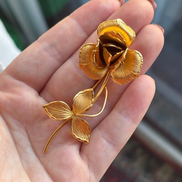 Bond Boyd Gold Filled 3D Rose Brooch with 3 Leaves Beautiful Statement - Picture 5 of 5